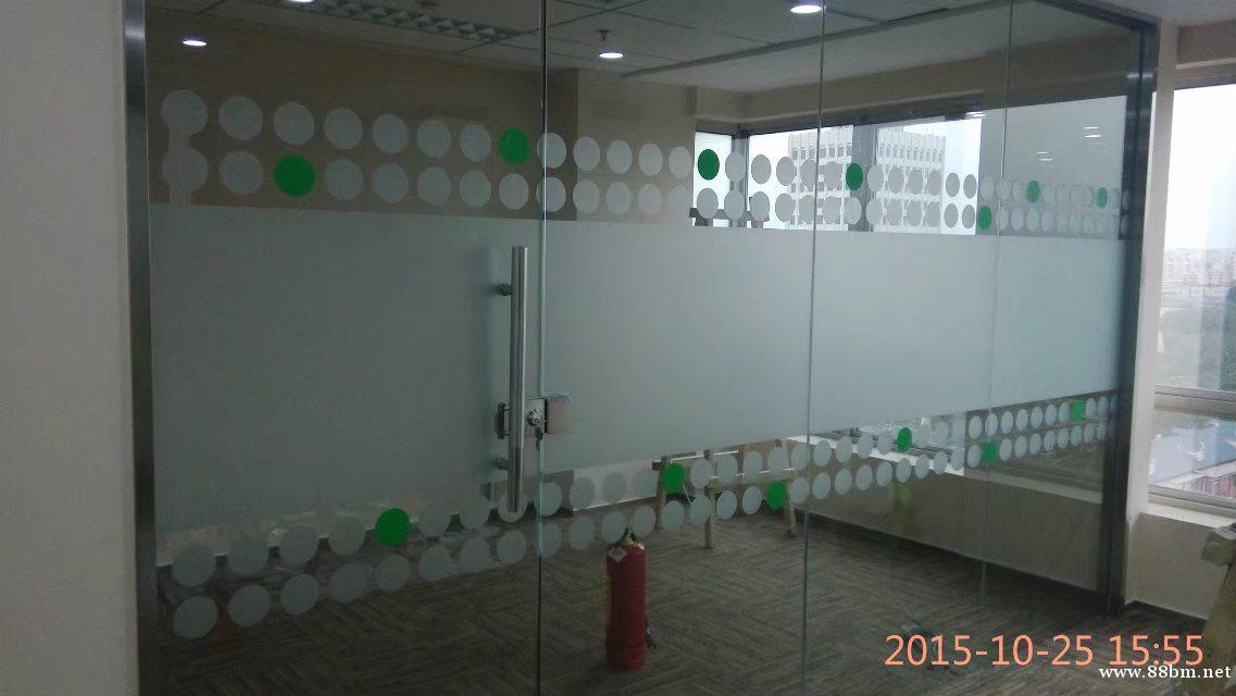 公司防撞条腰线玻璃贴膜制作 公司防撞条腰线玻璃贴膜制作